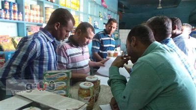بالصور.. حملة الرقابة الإدارية تكتشف نقص السلع في أسوان
