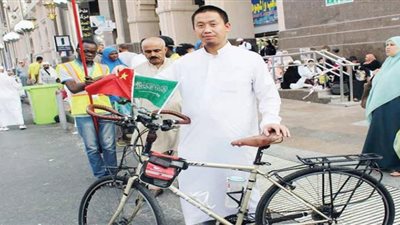 صينى يقطع 8 آلاف كلم على دراجة لأداء فريضة الحج