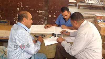 بالفيديو.. الرقابة الإدارية تشن حملة على مخازن توزيع السلع بالغردقة