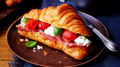 طريقة إعداد الكرواسون بحشو البيتزا من الشيف نيفين