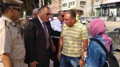 محافظ الشرقية يلتقي التلاميذ وأولياء الأمور خلال جولات ميدانية