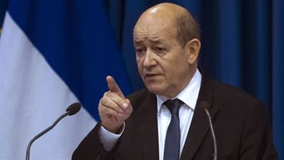 وزير خارجية فرنسا يغادر مطار القاهرة بعد لقاء السيسي