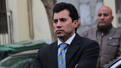 وزيرالرياضة يؤازر الفراعنة بعد الخسارة