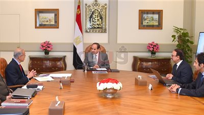 تكليفات الرئيس لوزير الاتصالات.. تحويل مصر لمركز للتكنولوجيا والتصنيع والإبداع.. تطوير الشبكة الأرضية وتغطية المناطق النائية والحدودية.. وتحديث الخدمات المقدمة للمواطنين