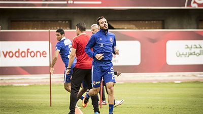 معلول يكتفي بتدريبات تأهيلية بعد عودته للأهلي