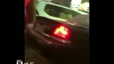 بالفيديو.. رجل يعتدي على فتاتين بالكويت