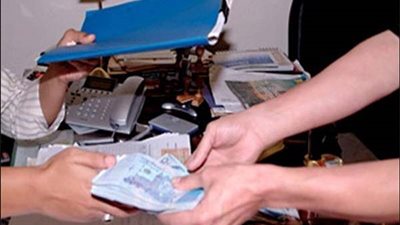 ضبط موظف بوزارة التموين تلقى رشوة بزعم تعيين شخصين في وظائف بالدقهلية