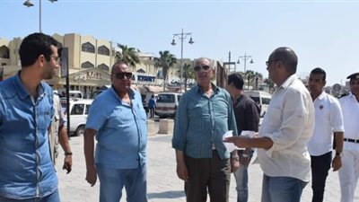 محافظ البحر الأحمر يتفقد ممشى شيري بالغردقة (صور)