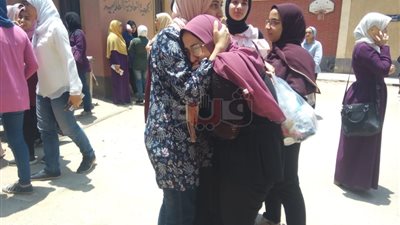 بكاء الطالبات بسبب امتحاني 