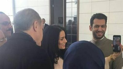 بالصور.. أردوغان يحضر خطبة مراد يلديم وملكة جمال المغرب السابقة