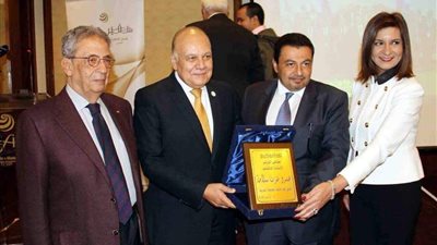 نبيلة مكرم تهنئ عمرو سلامة: خير ممثل لمصر وعلمائها