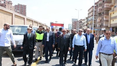 محافظ الشرقية يفتتح أعمال تطوير طريق 