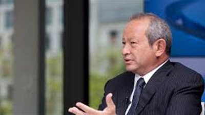 «ساويرس» عن شراء نادي برشلونة: «مجرد هزار»