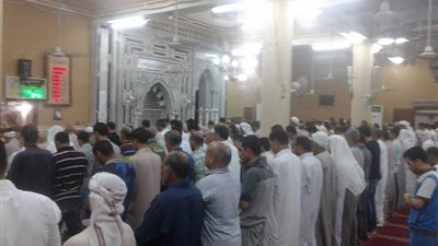 أهالي سموحة يلقنون سلفيين «علقة ساخنة» لرفضهما أداء صلاة الغائب على الشهداء.. «الأوقاف»: سنة وليست فرضًا.. من يتركونها عمدًا من أصحاب القلوب المتحجرة «آثمون».. والنجار: ف