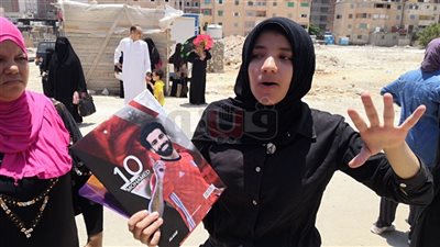 غرائب وطرائف طلاب الثانوية بامتحاني الفيزياء والتاريخ.. طالبة تضع مولودها بكفر الشيخ.. شاب: 