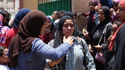 25 صورة ترصد تباين آراء طلاب الثانوية حول امتحاني الفيزياء والتاريخ