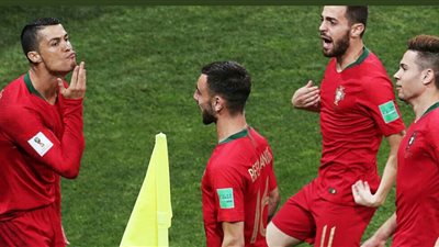 هل سخر كريستيانو رونالدو من ميسي في احتفاله بتسجيل «الهاتريك»؟