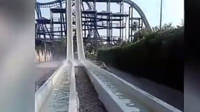 بالفيديو.. سقوط مروع لشاب من منحدر مائي