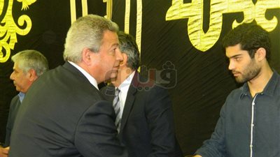 خالد عبد العزيز والشامي وصندوق يصلون عزاء والدة لهيطة