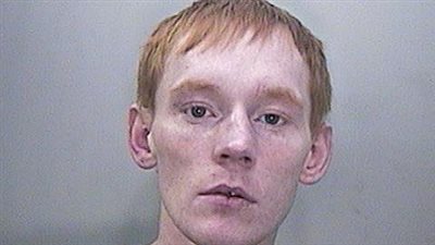 «حرامي» يستعين بالشرطة لاقتحام شقة