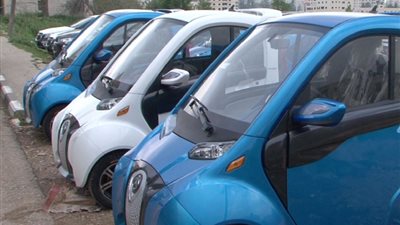 خبير يحذر من استيراد السيارات الكهربائية بدون جمارك