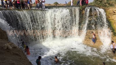 بالفيديو والصور.. إقبال المواطنين على البحيرات في الفيوم