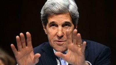 كيري يجري اتصالات بعدد من المسئولين حول العالم