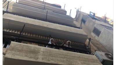 شاهد.. تصرف أب وأم مع ابنتهما كل صبح يشعل مواقع التواصل