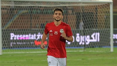 عودة لاعب الأهلي للقاهرة بعد نجاح جراحة الرباط الصليبي