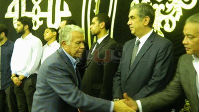 حسن حمدي ورئيس الدولي لليد ووزير المالية يحضرون عزاء والدة لهيطة