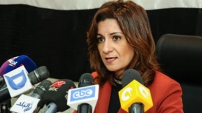 نبيلة مكرم: عرض أهم المشروعات الصناعية بالتجمعات المصرية في الخارج