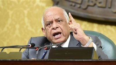 تأخر المراغي عن إلقاء بيان العلاوة الدورية.. ورئيس البرلمان: كده خطر