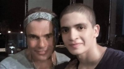 «حلم واتحقق».. قصة شاعر شاب اقتحم حفل عمرو دياب الأخير