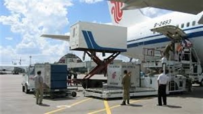 إجراءات أمنية مكثفة بمطار القاهرة لاستقبال شحنة نظائر مشعة