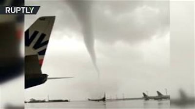 إعصار مخيف في تركيا يطيح بالطائرات ويقلب الحافلات رأسا على عقب