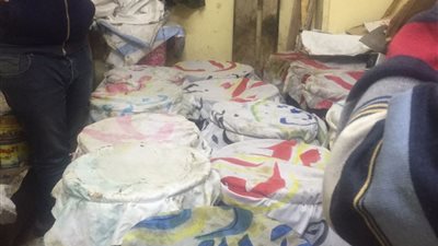 ضبط صاحب محل أسماك بحوزته 800 كيلو فسيخ فاسد في الإسكندرية (صور)