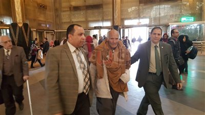 إنقاذ مسن حاول الانتحار بمحطة مترو الشهداء وتسليمه لأسرته