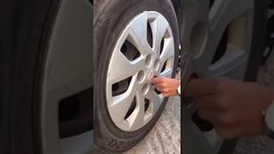 شاهد.. ماذا عثر شاب سعودي داخل عجلة سيارته