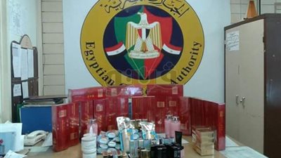 إحباط تهريب سجائر بحوزة راكب قادم من الصين