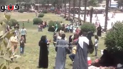 بالفيديو.. وصلة رقص لأسرة على الطبل البلدي بحديقة الفسطاط