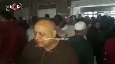 معاناة المعتمرين أمام مراكز البصمة (فيديو)