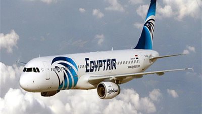 مصر للطيران تسيّر 16 رحلة لإعادة 3 آلاف و392 معتمرا لمطار القاهرة