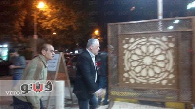 بالصور.. خالد زكي وبوسي يصلان عزاء المخرج عادل صادق