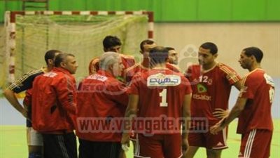 طائرة الأهلى تصطدم بـ