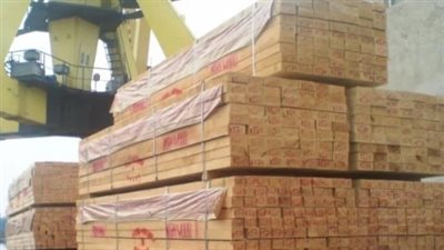 نائب رئيس شعبة المستوردين: ارتفاع العملة وراء زيادة أسعار الأخشاب