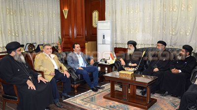وفد الكنيسة الكاثوليكية يهنئ محافظ الأقصر بعيد الفطر