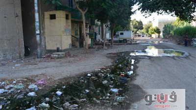 بالفيديو.. مياه الصرف تغرق شوارع الحسايبة بالمنيا