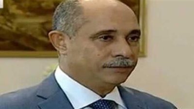 جولة تفقدية مفاجئة لوزير الطيران المدني الجديد في مطار القاهرة