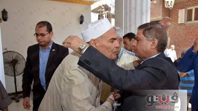 بالصور.. محافظ الشرقية يقدم واجب العزاء في شقيق «وكيل الأوقاف»