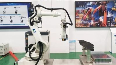باحثون صينيون يخترعون ذراعا روبوتية بتقنية ثلاثية الأبعاد للحياكة